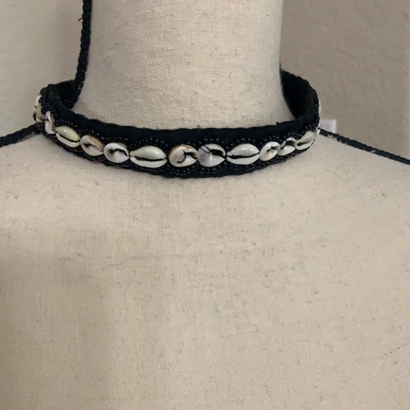 Puka shell and black small bead choker necklace - Picture 1 of 10